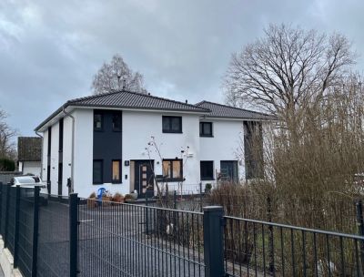 Sanierung eines Einfamilienhauses und Neubau eines Doppelhauses auf dem hinteren Grundstück